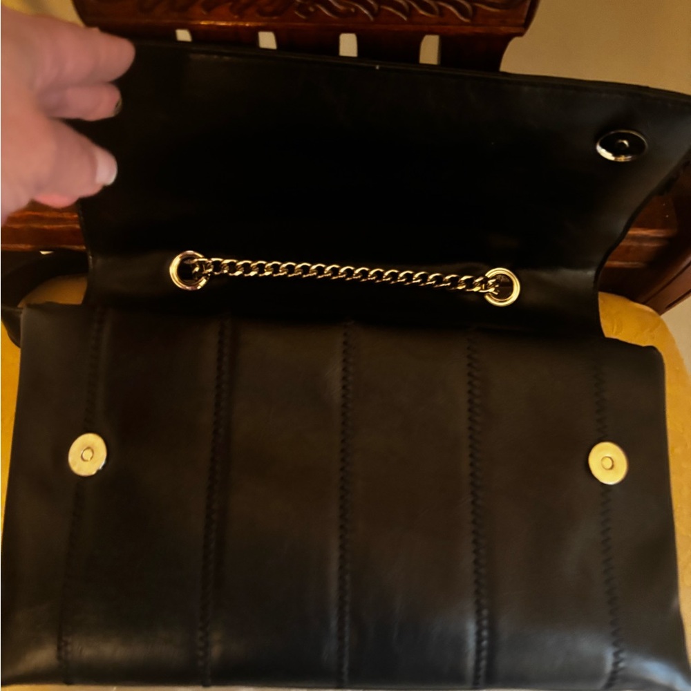 Chic Black Vegan  Leather Shoulder Bag with Chain Strap - Picture 3 of 6